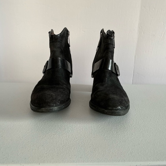 Distressed Black Suede Donald J. Pliner Women Dalis Buckle Biker Ankle Boot Sz 8 - Picture 5 of 8